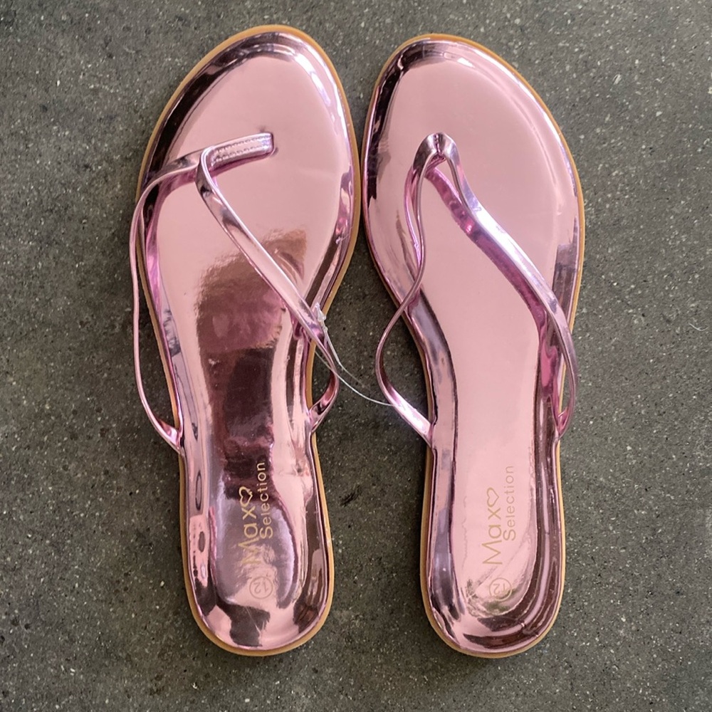 Brand new metallic cushioned flip flops